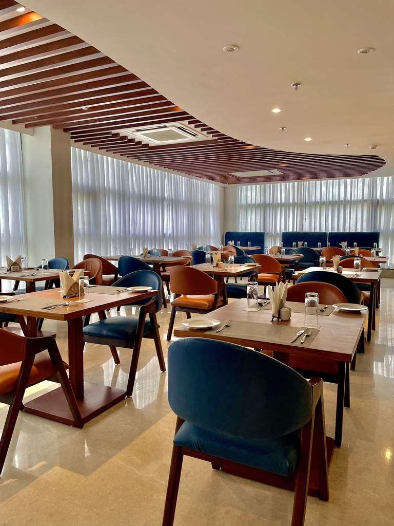 Best Western Maharani Bagh New Delhi Restaurant bilde