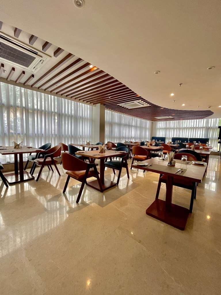 Best Western Maharani Bagh New Delhi Restaurant bilde